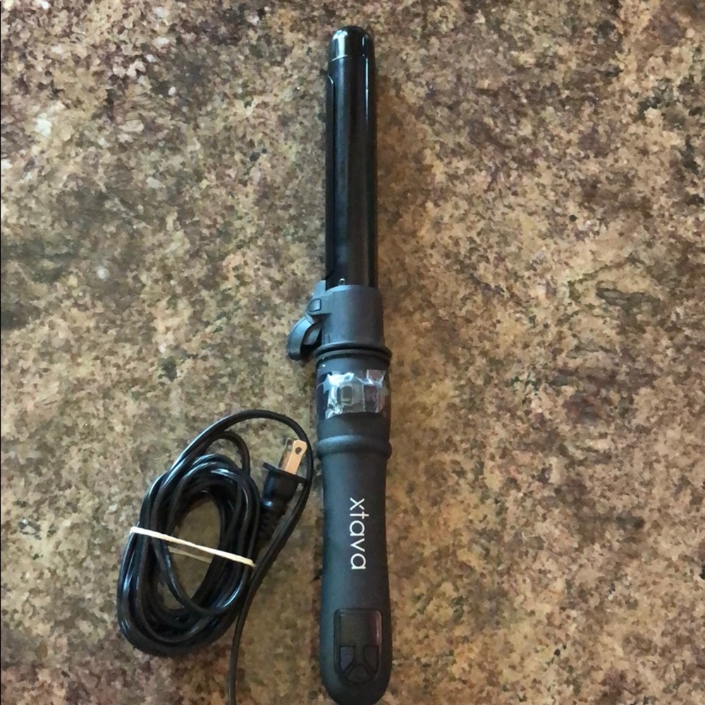 Xtava twisting curling iron